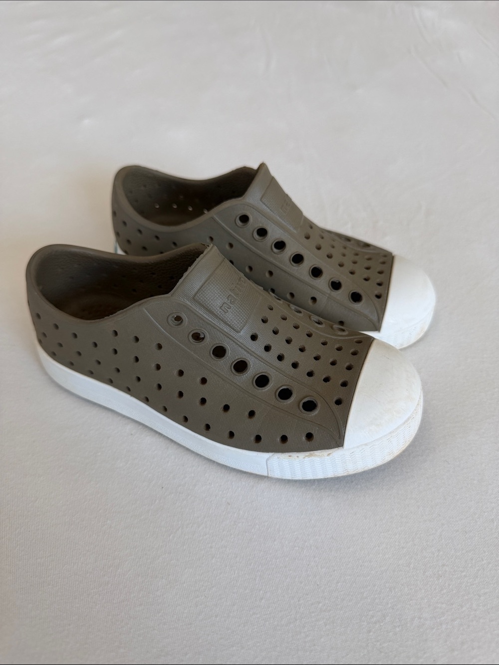 Native Shoes Kids Slip-On Water-Friendly Shoes Size 10/c10